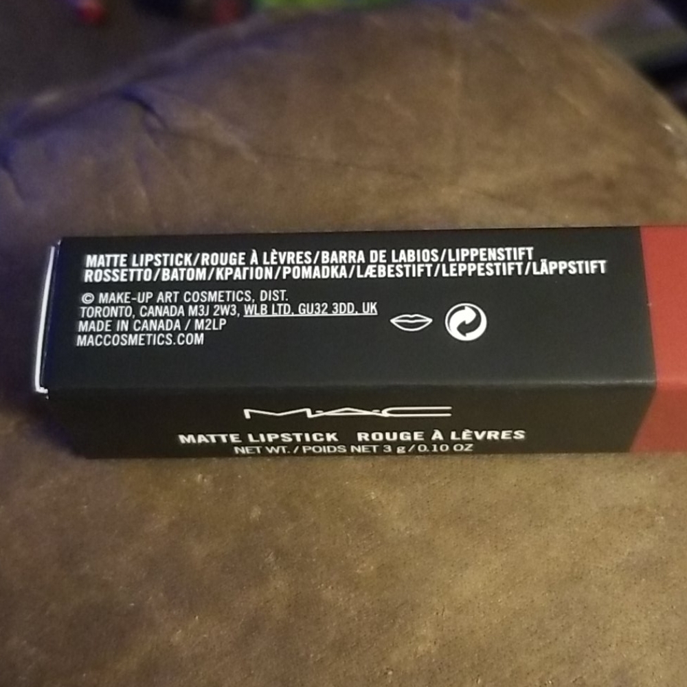 Lipstick - Picture 3 of 7